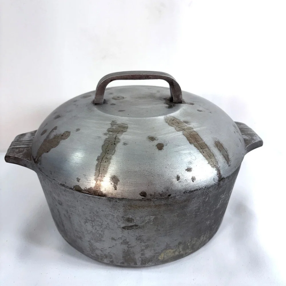 Wagner Ware Dutch Oven Silver Magnalite 4248-P Cast Aluminum with Lid and Trivet